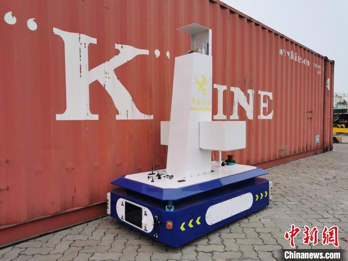 智能机器人亮相天津海关。天津海关供图