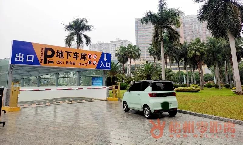 江滨国际大酒店—文化中心影城地下停车场出入口 黄丹婷 摄