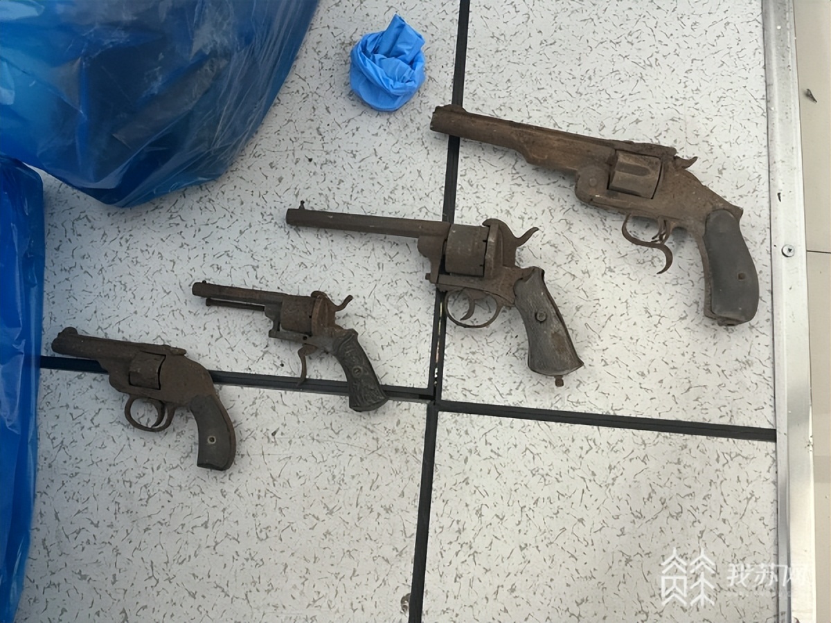 修缮百年老房惊现4把手枪和384发子弹专家部分为民国时期民间土造