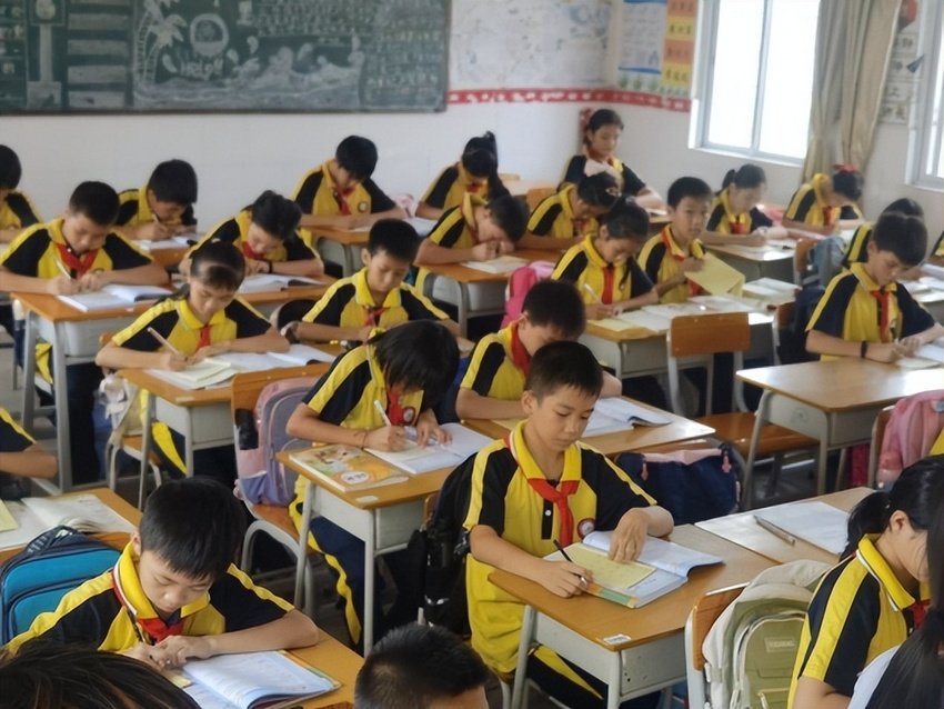　　广东省罗定市学生参加校内课后普惠型托管