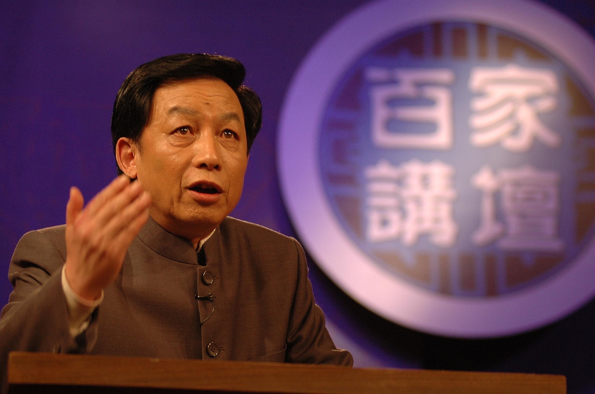 根据果麦文化2021年报,《易中天中华史》累计销量已达到800万册 图片