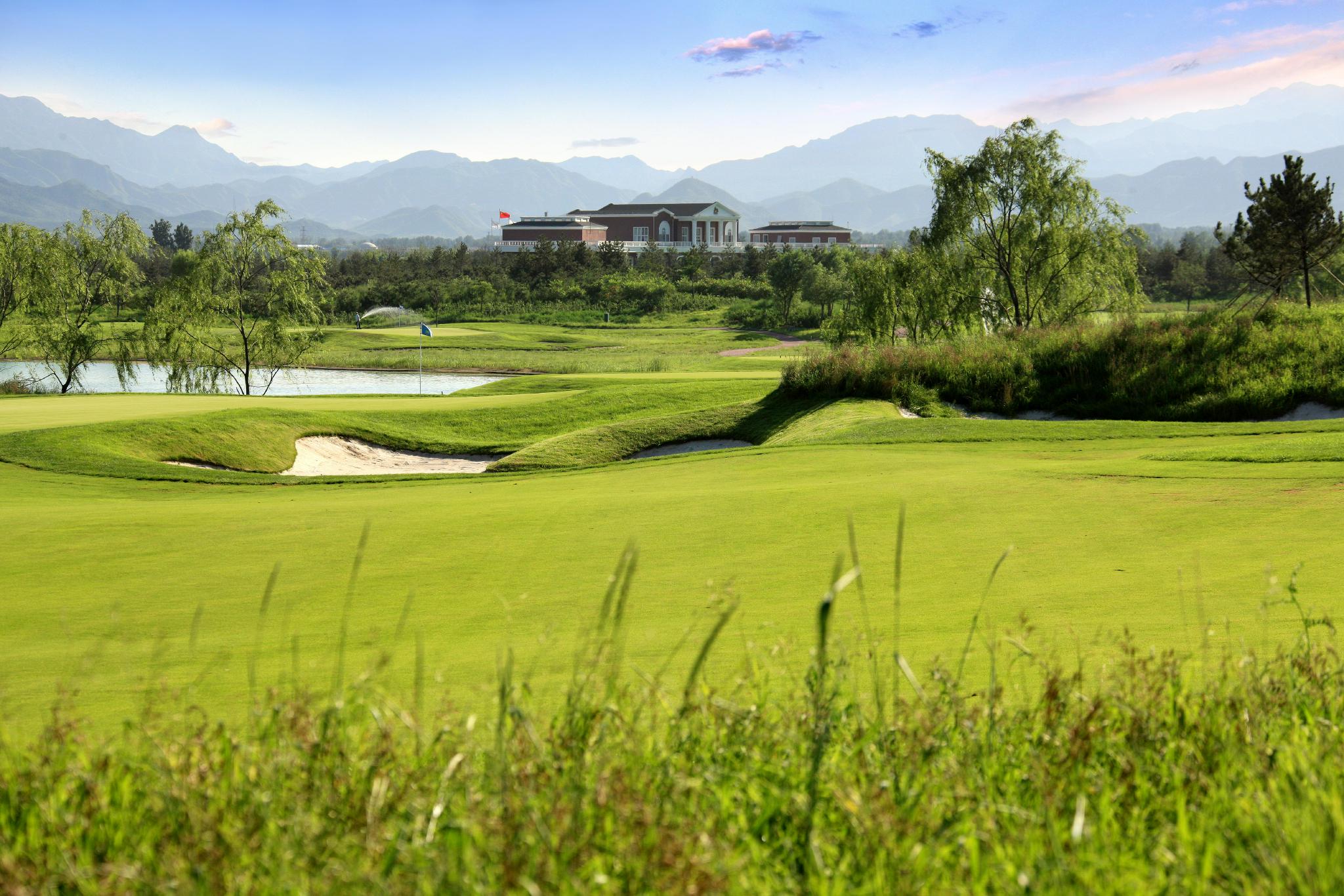 华彬生态园成为节地治沙和城市生态改造典范.资料图片