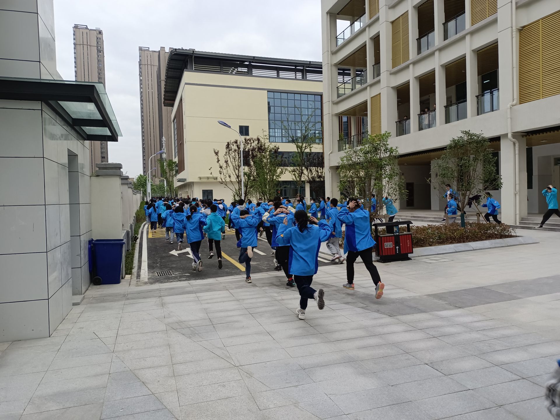 蚌埠七中成功开展"5.12全国防灾减灾日"主题活动暨应急疏散演练