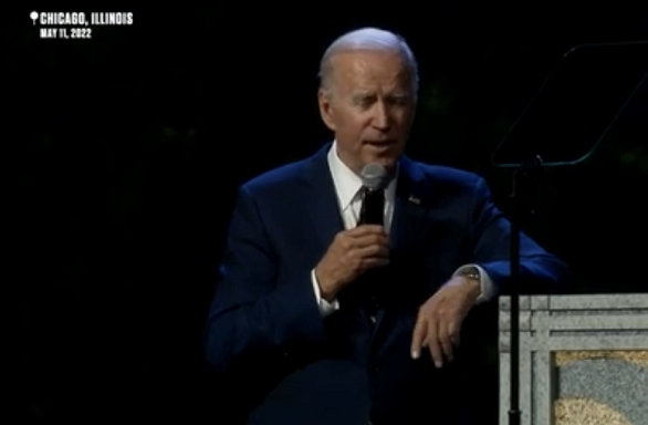 人物|拜登讽刺特朗普是“MAGA国王”，特朗普把自己P成《指环王》国王回怼