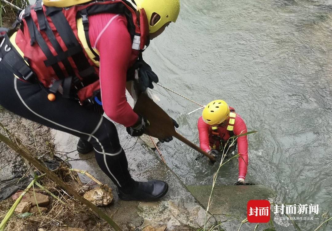 5月12日，广东救援辅助队水域应急分队，对目标水域分段开展搜寻。受访者供图