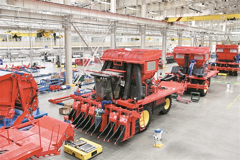 高端采棉机走俏市场