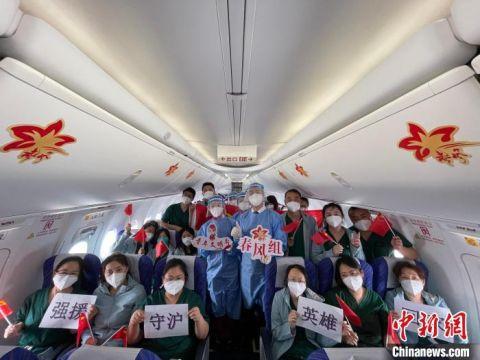 269名河南援沪医疗人员乘坐包机回家　南航供图