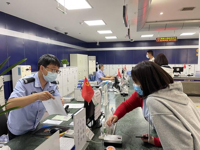 开启绿色通道成都双流公安为2022年中高考学生集中办理居民身份证