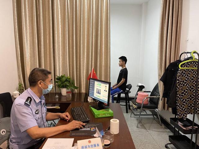 开启绿色通道成都双流公安为2022年中高考学生集中办理居民身份证