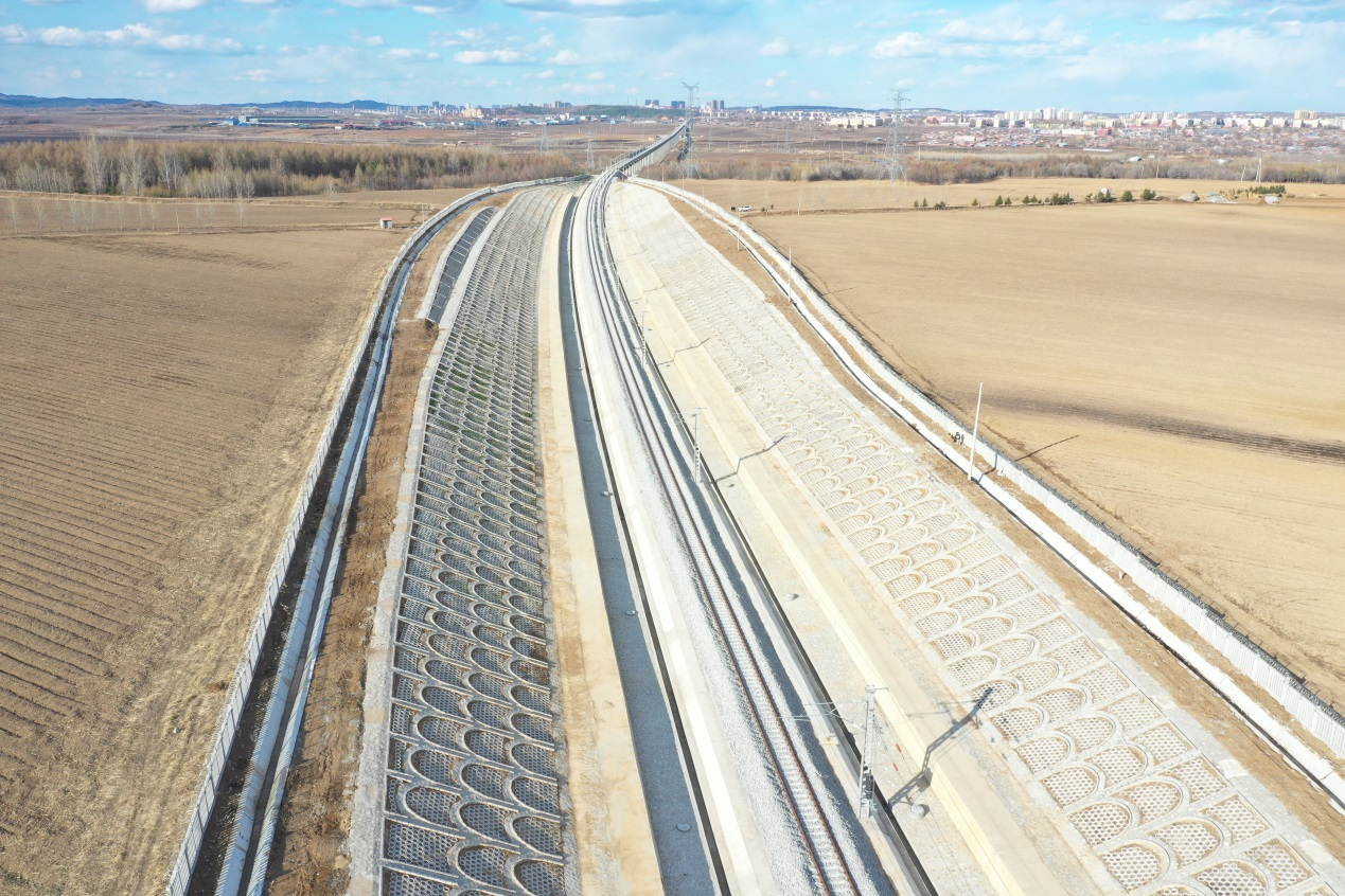 "佳鹤铁路航拍全貌" &nbsp;摄影:原勇 钱磊 李兴海