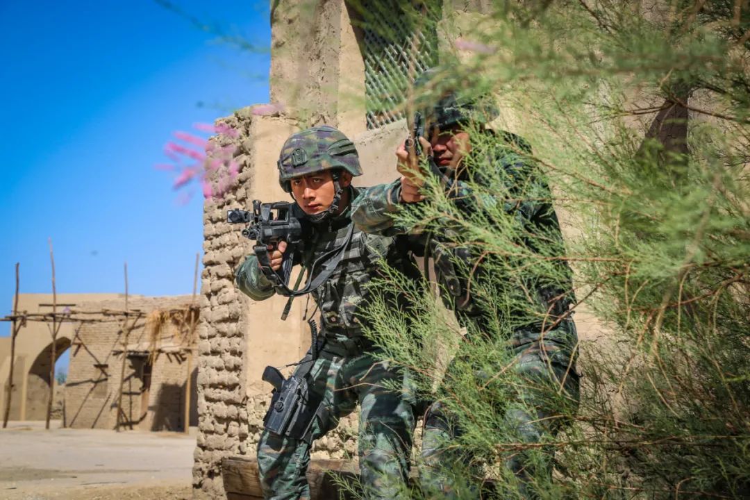 戈壁砺兵,大漠亮剑!|新疆_新浪财经_新浪网