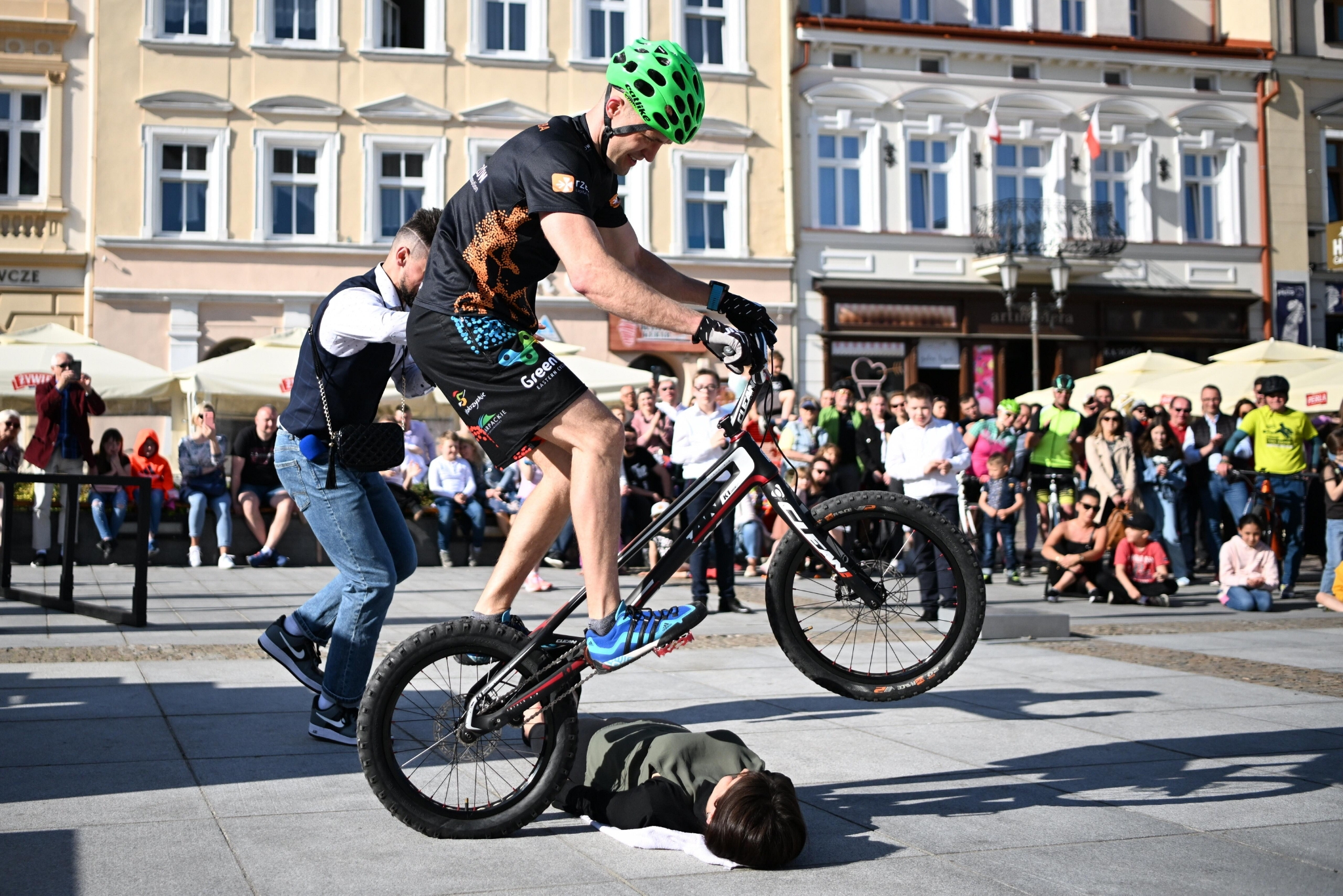 krystian herba是六次吉尼斯世界纪录的保持者,他本次的自行车表演是