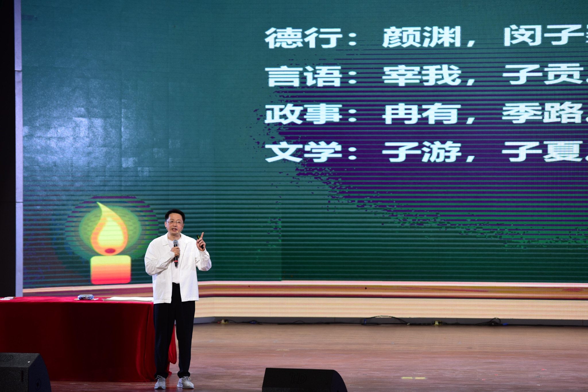 霹雳舞教育局局长再出圈手写1200余幅毛笔字送高三学子