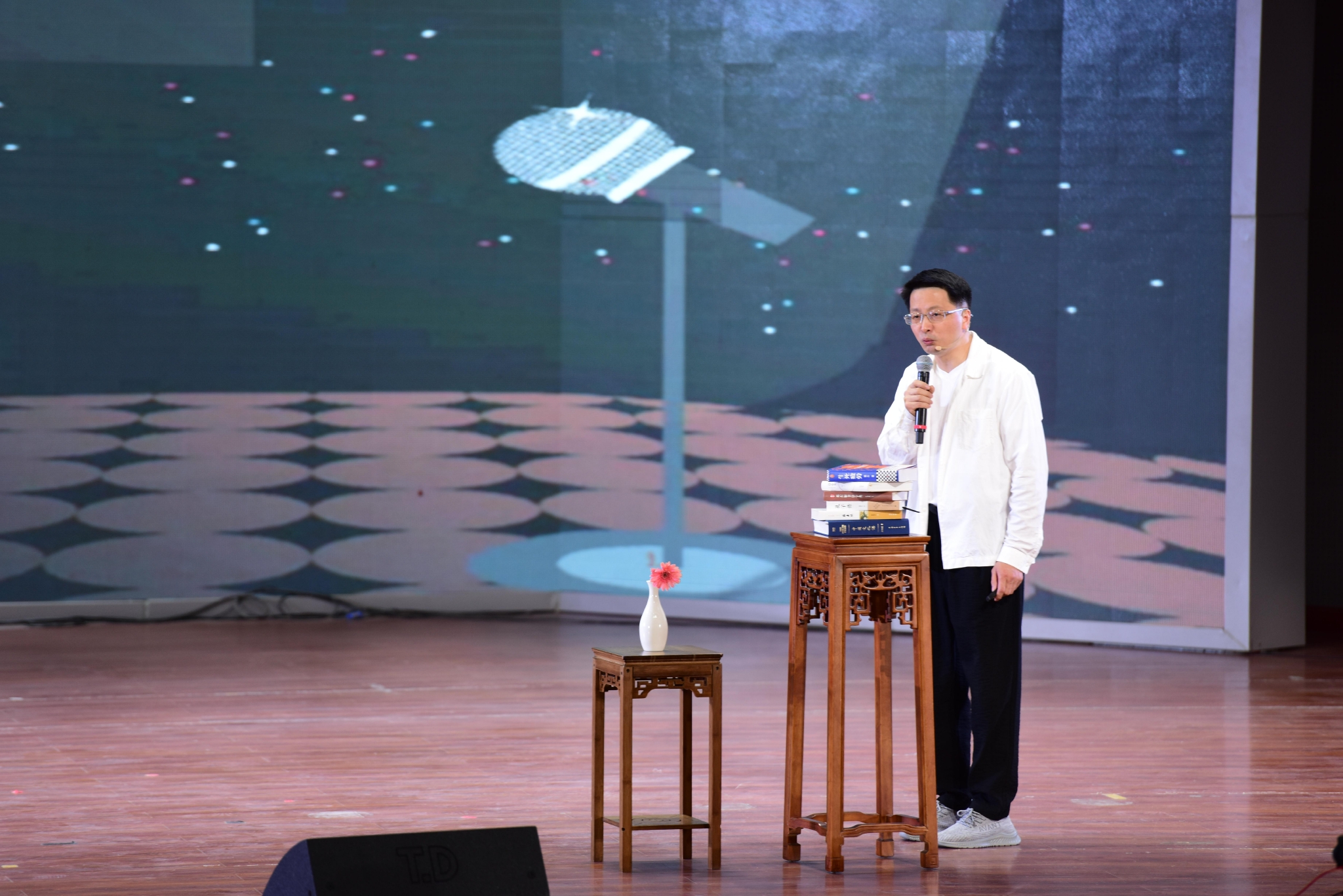 霹雳舞教育局局长再出圈手写1200余幅毛笔字送高三学子