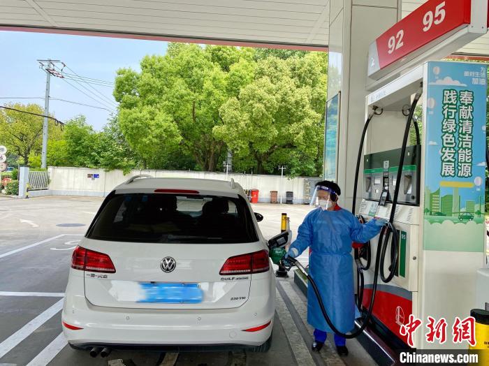 上海加“油”复商复市 上海石油 供图