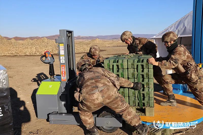 4量体裁衣匠心打造特制款"双肩包"弹药运输场上官兵尽显"十八般武艺"