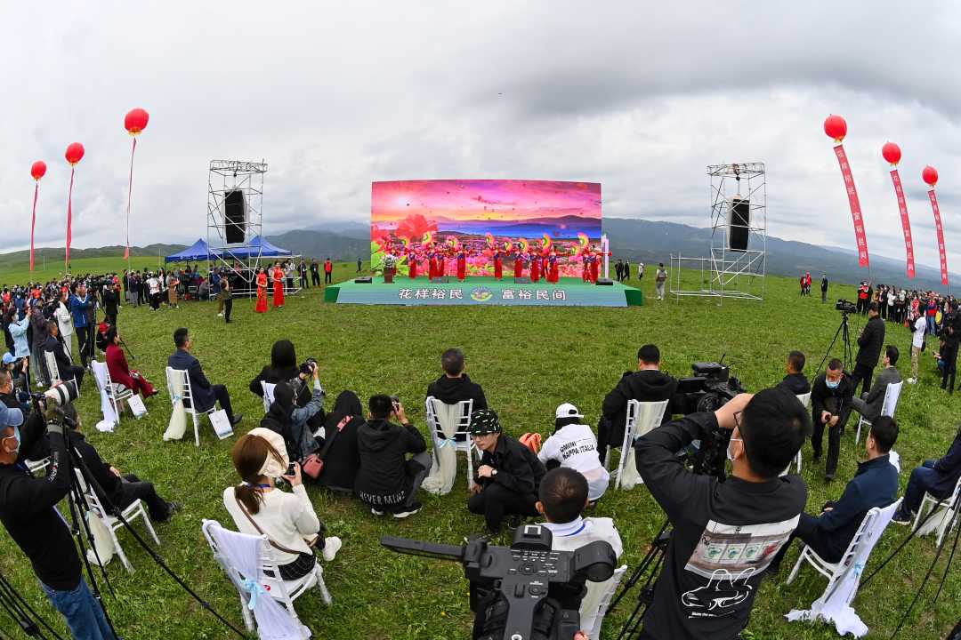 新疆塔城裕民县山花节开幕