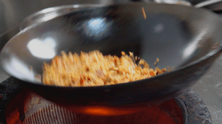 炒饭，就是美食江湖中的扫地僧。/视频截图