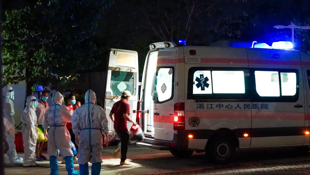 湛江本土新冠病毒感染者出院.