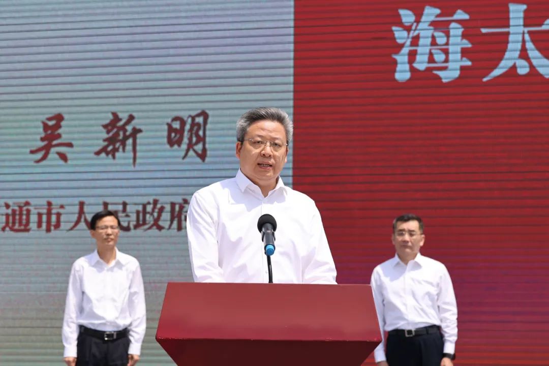 省交通运输厅厅长吴永宏与市委书记,市人大常委会主任王晖共同启动