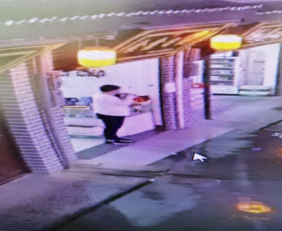 澳门酒店双女尸案嫌疑人赵某龙在湖南落网 被捕时正在农家门口吃饭休闲区蓝鸢梦想 - Www.slyday.coM