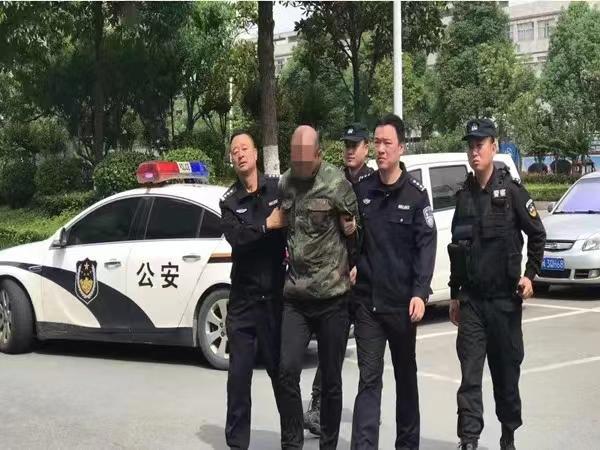 澳门酒店双女尸案嫌疑人赵某龙在湖南落网 被捕时正在农家门口吃饭休闲区蓝鸢梦想 - Www.slyday.coM