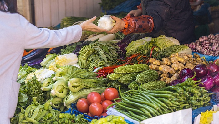 特写上海市中心菜市场归来