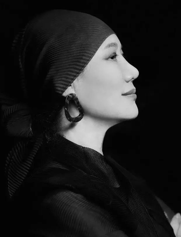 王小慧的艺术人生唯一拍摄过赫本的华人摄影家丨noahsees