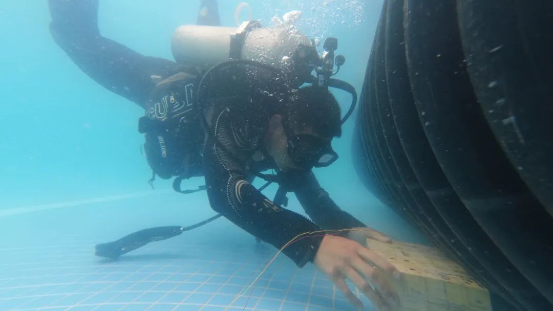 水下作战能力▲通过管道▲水下救援▲夜间潜水要想在战场上所向披靡
