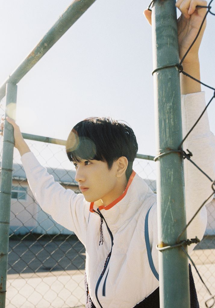 敖子逸校园风写真曝光运动造型阳光清爽