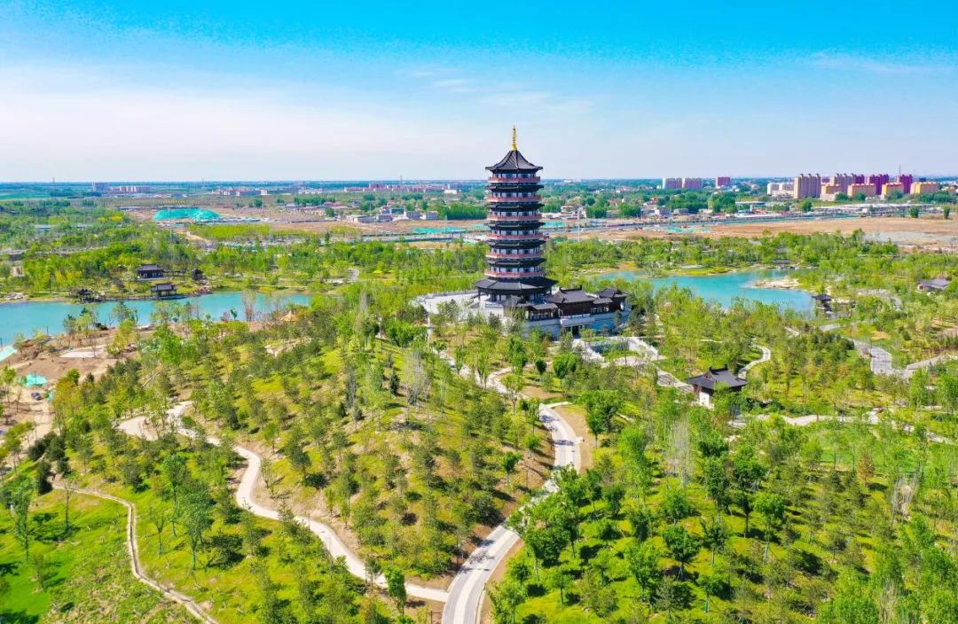 雄安新区悦容公园是新区重要的生态和休闲空间,入夏里的悦容公园满眼