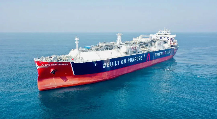 全球最大舱容99000立方超大型乙烷运输船在上海交付