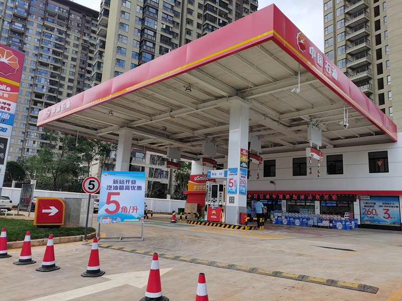 悬挂式加油机首次亮相云南昆明