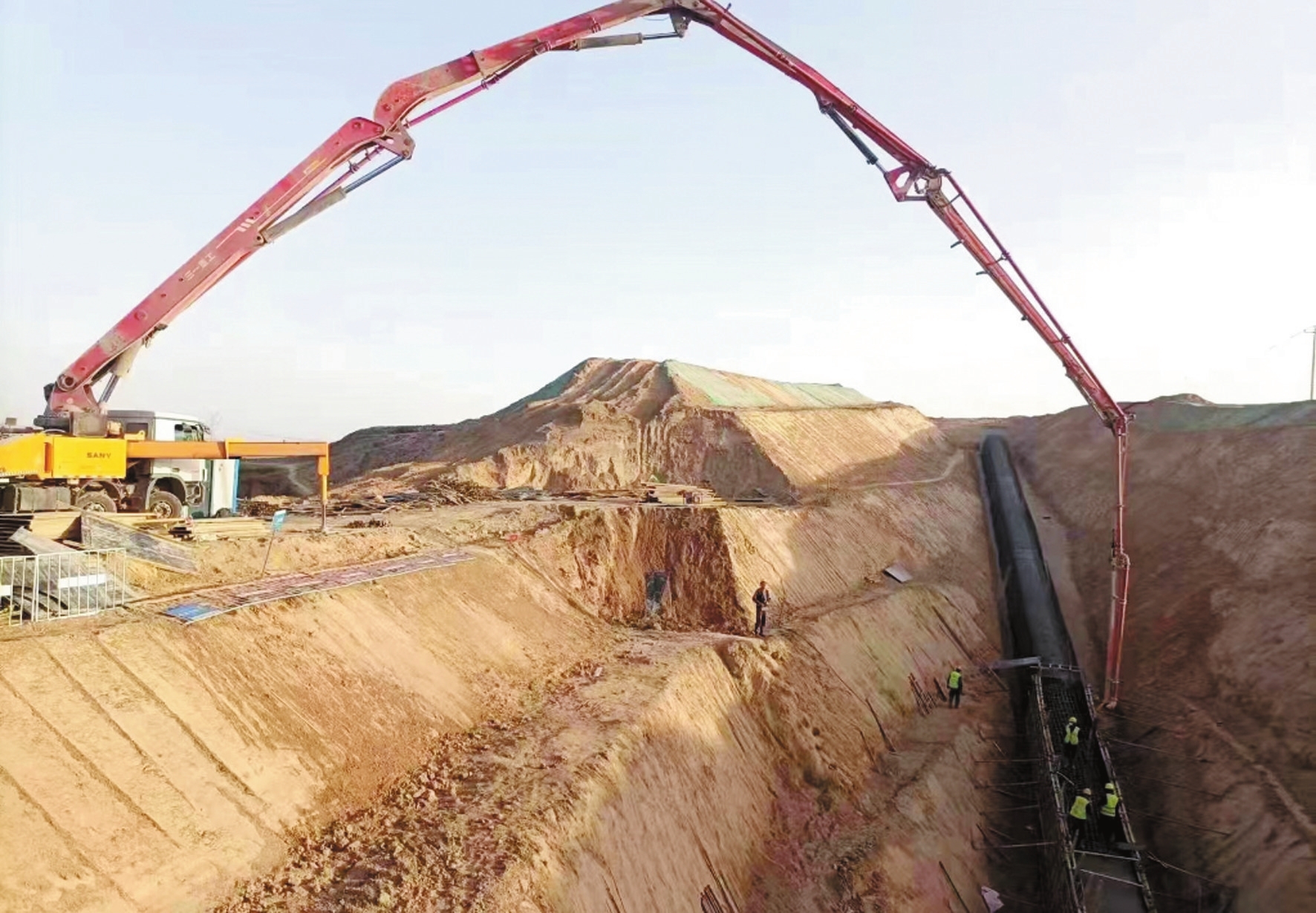 宁夏清水河流域城乡供水工程施工现场. (宁夏水利厅供图)