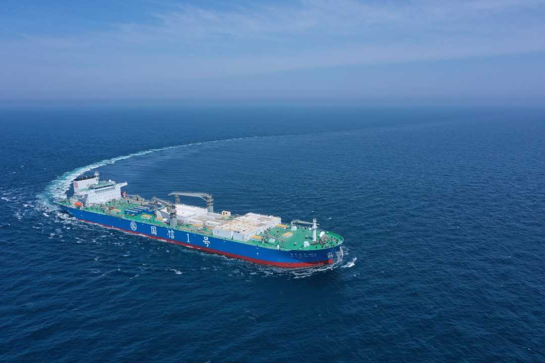 世界首制10万吨级智慧渔业大型养殖工船交付运营