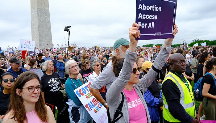 当地时间2022年5月14日，美国华盛顿特区，当地举行捍卫保护女性堕胎权法案的游行活动。图片来源：视觉中国