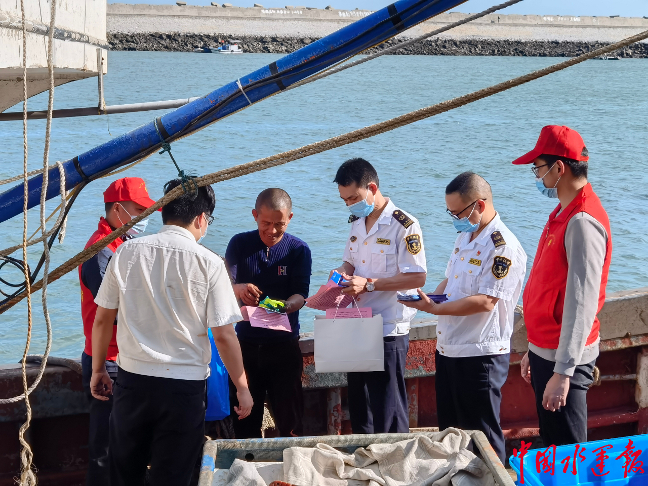 商渔共治 泉州海事局联合多部门开展水上安全知识进渔港渔村活动_手机新浪网