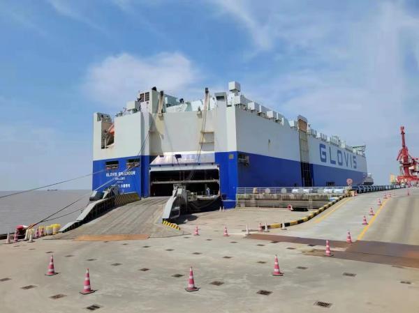 5月11日，特斯拉上海超级工厂复工复产后，首批次整船电动汽车出口。（受访对象供图）