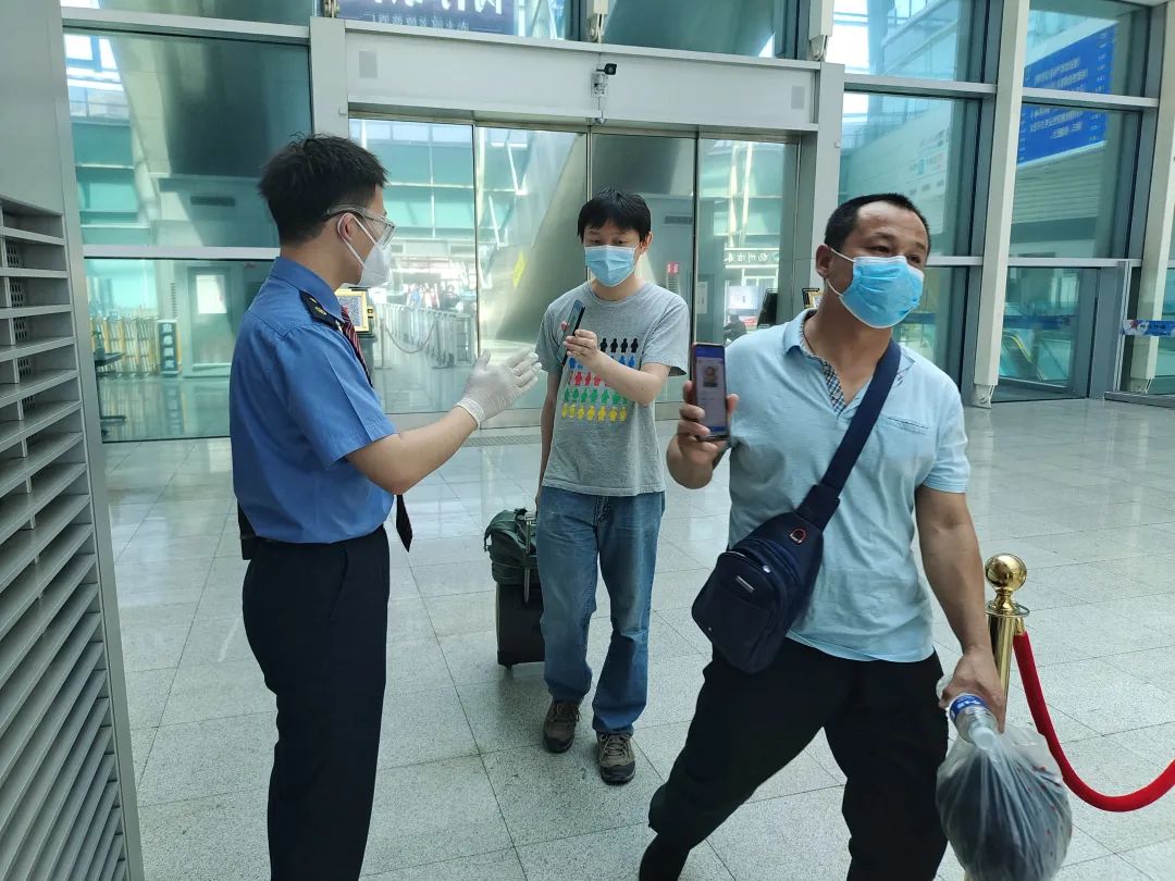 北京南站对进站旅客查验48小时内核酸检测阴性证明和北京健康宝绿码