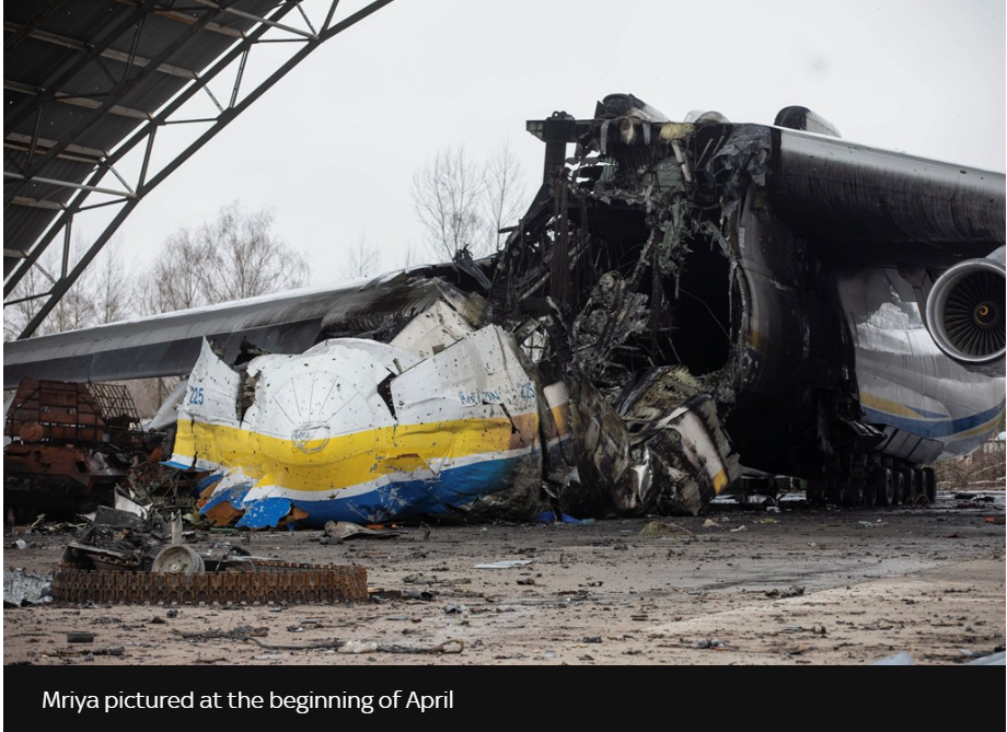 安-225被摧毁的残骸照片