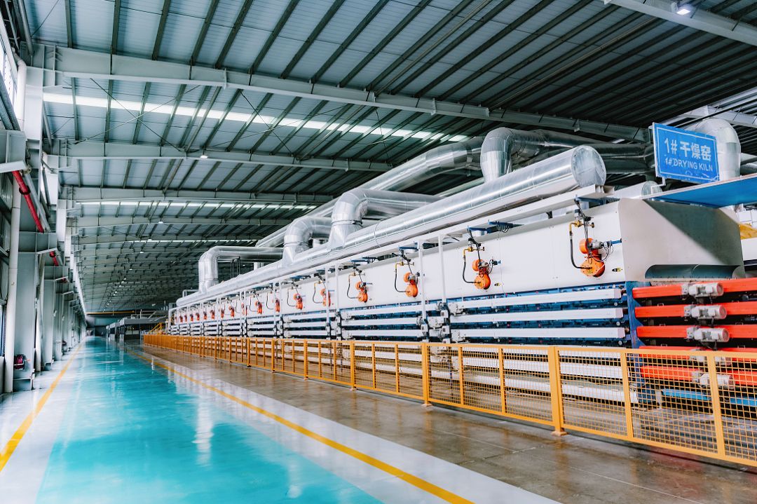 现代化的陶瓷生产车间 图源 绿色肇庆