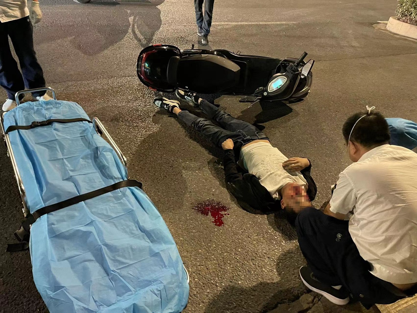 男子替车祸伤者叫救护车反被讹,当事人发声:仍会帮助别人,但不希望被