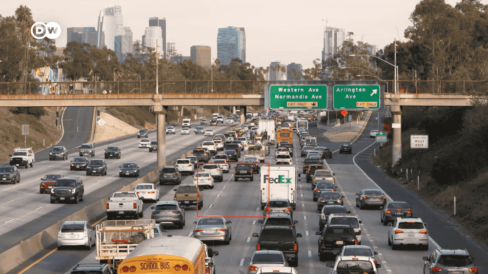 ▲ 奔驰 L3 自动驾驶的跟车距离明显更远