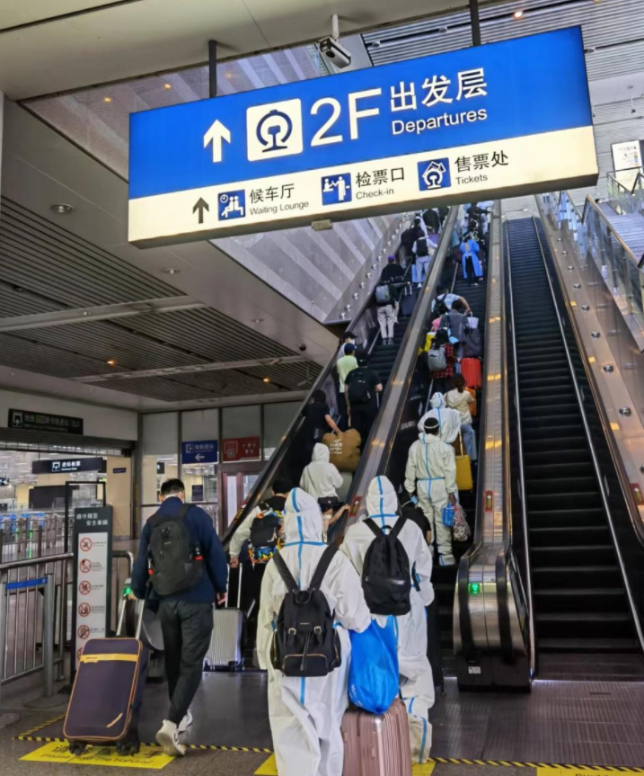 上海地铁公交重开返岗返乡看病的他们有车了