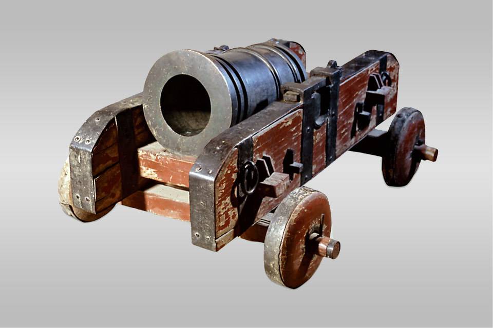 废品站惊现清代红衣大炮专家现代工艺品炮架像开玩笑