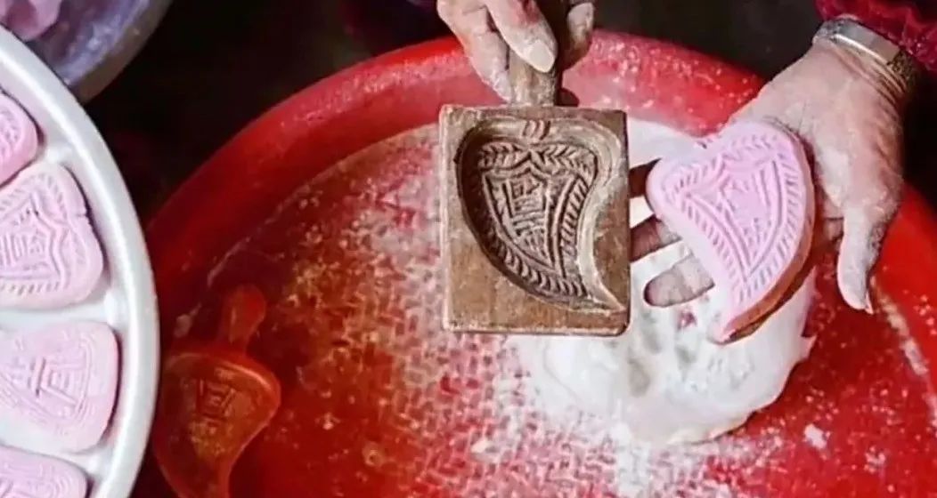 的期望红桃粿粿印独具特色的传统手艺这是潮汕传统木雕艺术中吉祥字样