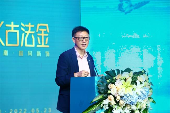 高级经济师,深圳黄金珠宝文化研究会会长曹阳先生