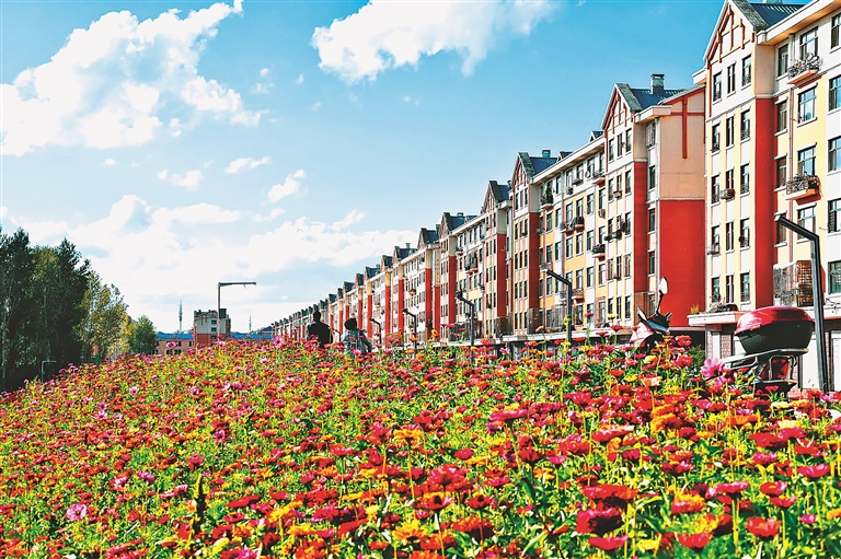 鲜花簇拥的北岸新城.太史远远摄