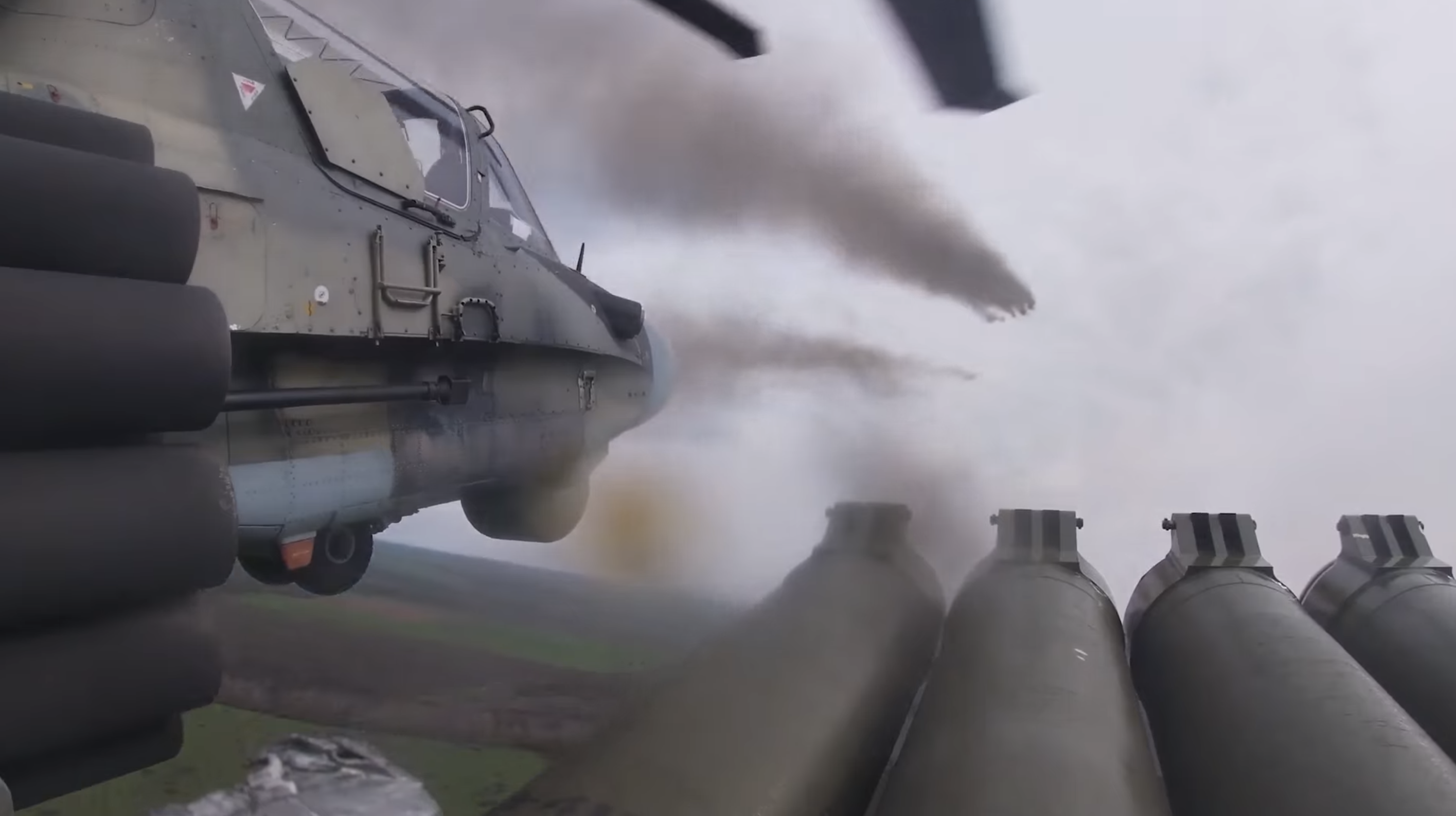 俄国防部25日公布俄军陆军航空兵卡-52等武装直升机参加特别军事行动执行视频截图