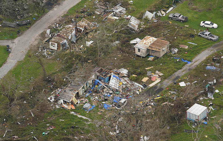 当地时间2021年9月6日,美国路易斯安那州,被飓风"艾达"摧毁的地地